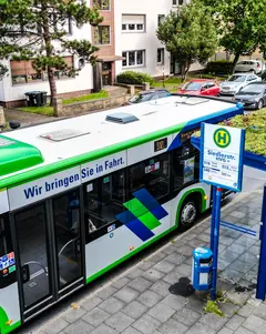 05.10.2023; Die ersten grünen und nachhaltige Bushaltestellen auf der Boeler Straße in Hagen; Bushaltestellen mit Sedumdächern